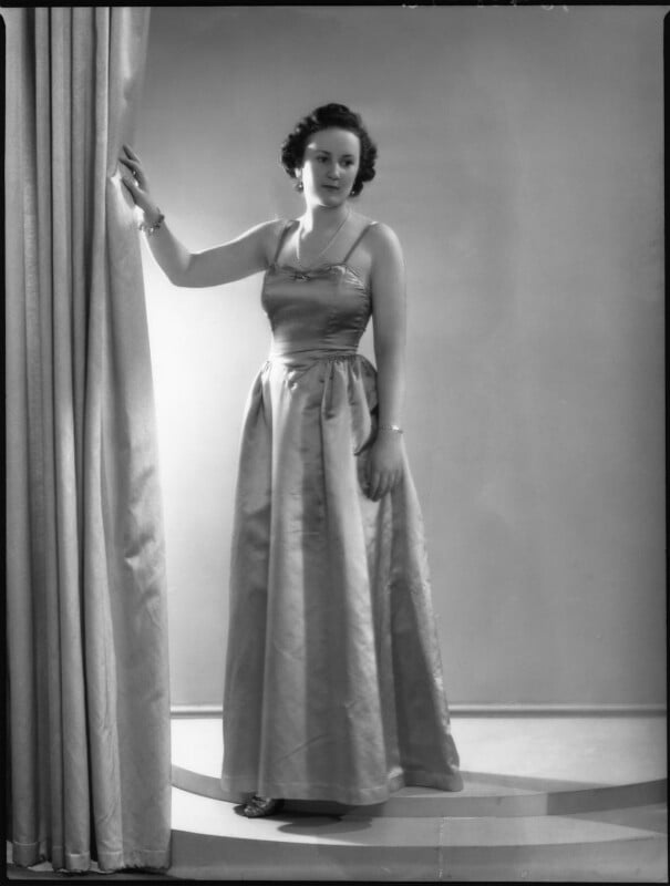 Molly angela (née cayzer), lady wyldbore smith npg x37275