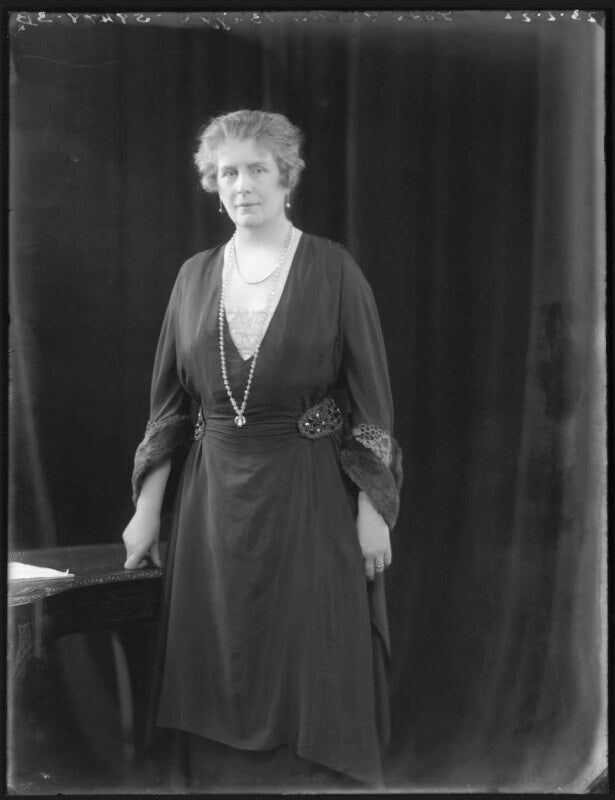 Edith lindsay (née davison), lady selby bigge npg x121347