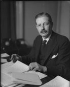 Harold Macmillan, 1st Earl of Stockton NPG x82084