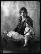 Richard Bagnold Jones; Enid Algerine Bagnold ('Lady Jones'); Laurian (née Jones), comtesse d'Harcourt NPG x124177