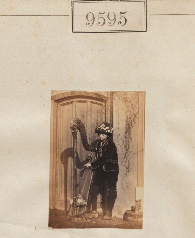 Unknown sitter npg ax59349