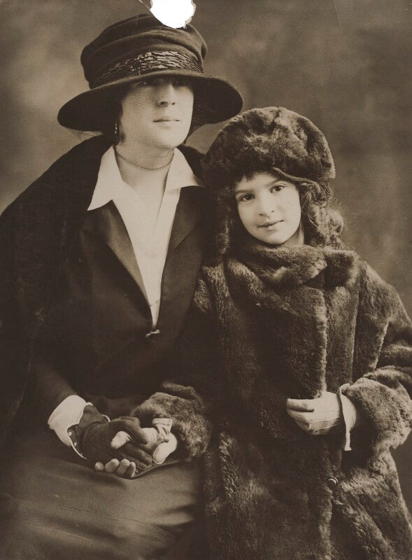 Blanca de alzola y gonzález de castejón, 1st marquesa de yurreta y gamboa; carmen de gurtubay y alzola, 2nd marquesa de yurreta y gamboa npg x84420