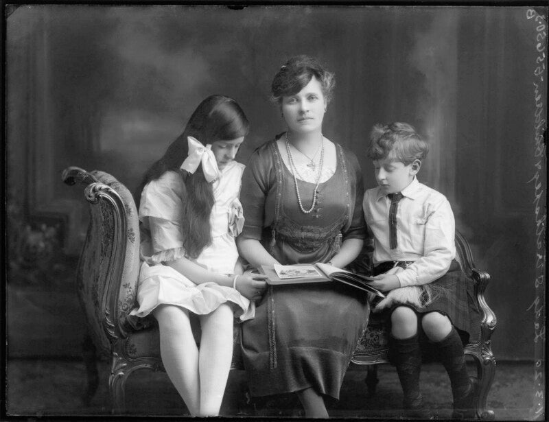 Hon. lena onslow; alice, lady strathspey; (donald) patrick grant of grant, 5th baron strathspey npg x120249