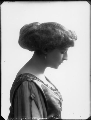 Olive Crofton (née Schneider), Lady Smith-Dorrien NPG x33132