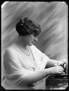 Lilian Hallows NPG x102917