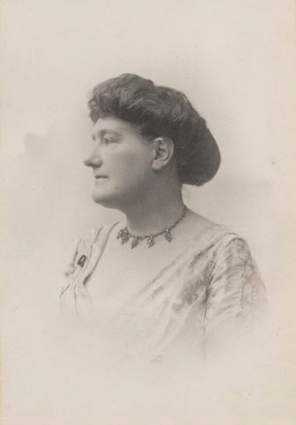 Gertrude M. Robins (Mrs Louis Baillie Reynolds) NPG Ax39101