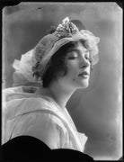 Laura Cowie NPG x102021