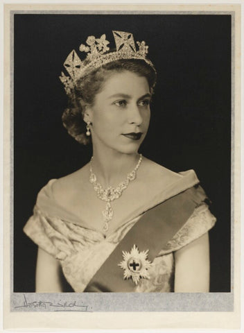 Queen Elizabeth II NPG x44641