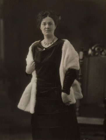 Gwendoline Fane (née Mackusick), Lady Grattan-Doyle NPG x84289