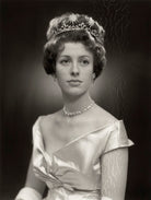 Jennifer (née Lowther), Countess of Lonsdale (later Hon. Mrs Sullivan) NPG x170005