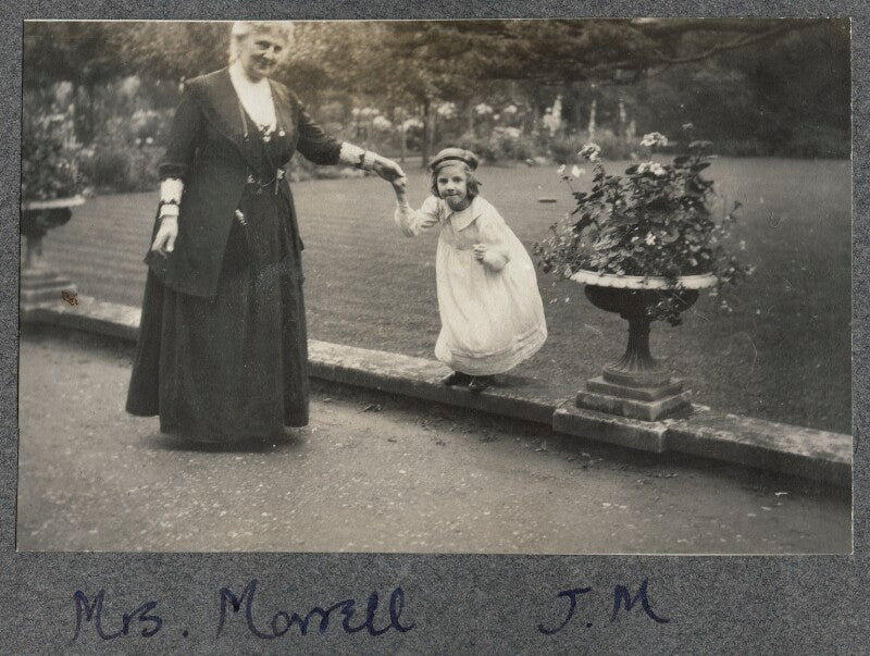 Harriette morrell (née wynter) with her granddaughter julian vinogradoff (née morrell) npg ax140308