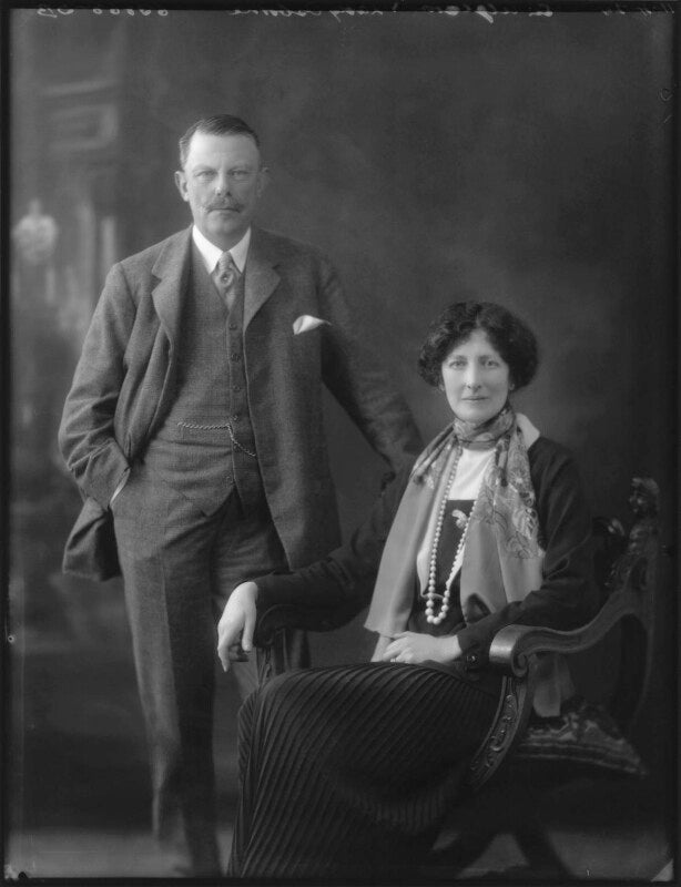 Sir algernon kerr butler osborn, 7th bt; beatrice elliot kennard (née greenfield), lady osborn npg x37098