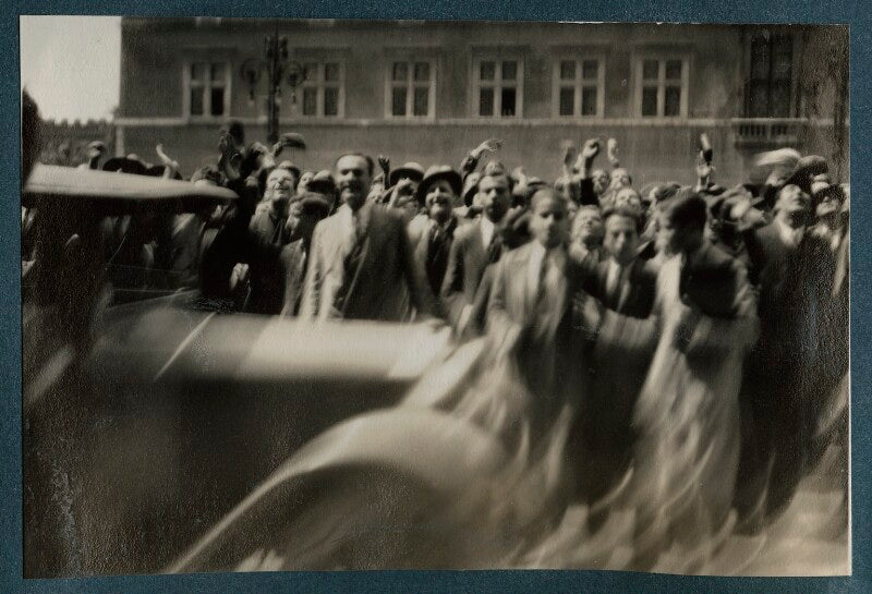 'crowds in piazza venezia, rome' npg ax143263