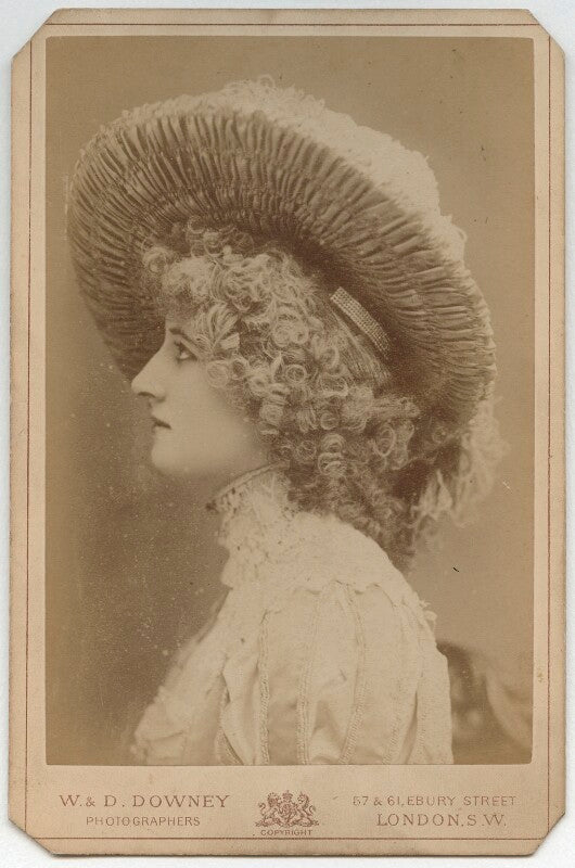 Mary anderson (mrs de navarro) as julia in 'the hunchback' npg x318