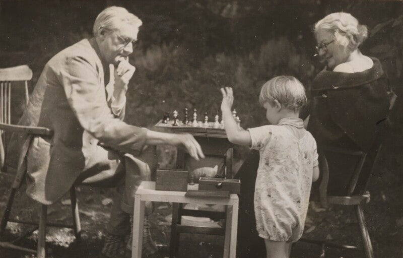 Oliver strachey; roger hultin; marjorie strachey npg ax160955