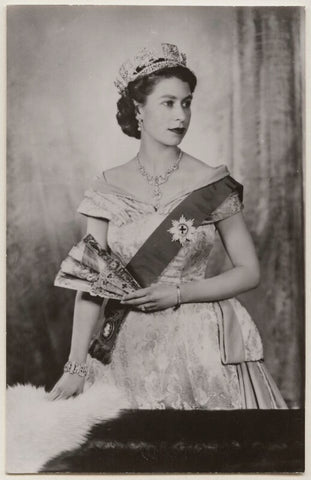 Queen Elizabeth II NPG x138879