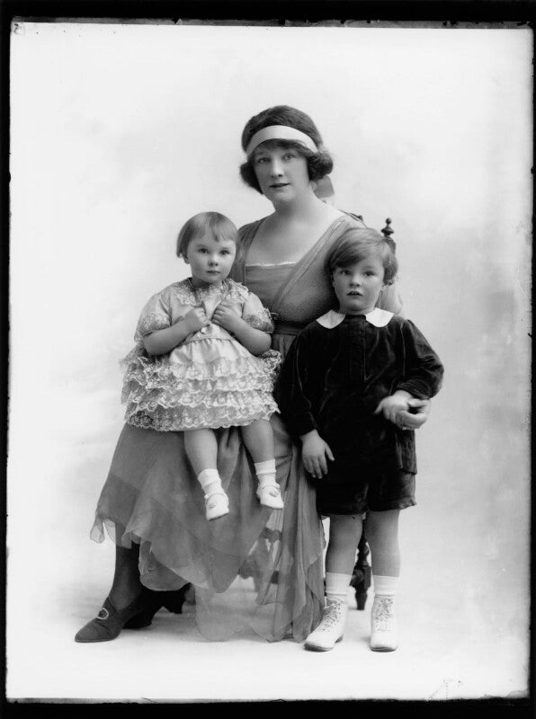 Gwladys (née sutherst), marchioness townshend with her children npg x158477