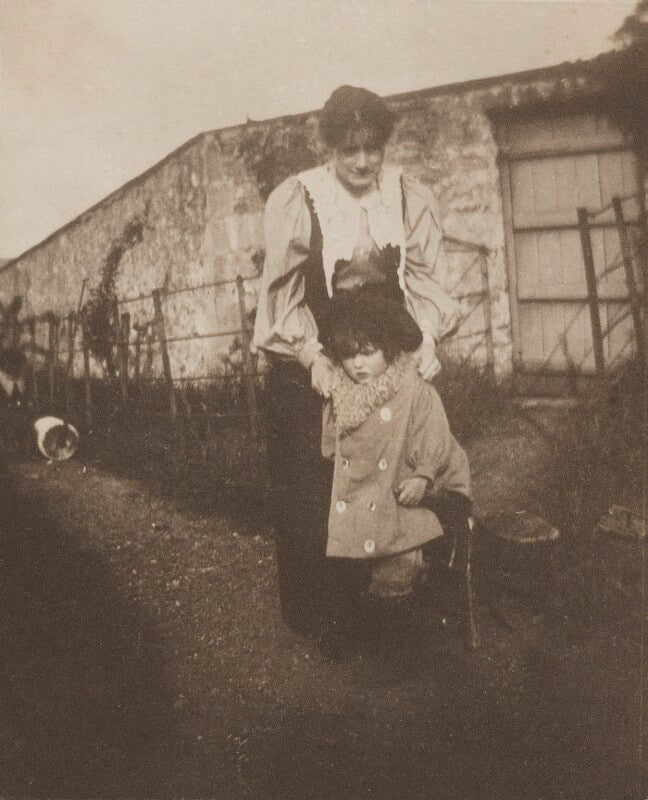 Sylvia jocelyn llewelyn davies (née du maurier); george llewelyn davies npg ax45604