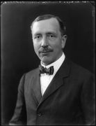 Sir Hugo Cunliffe-Owen, 1st Bt NPG x121073