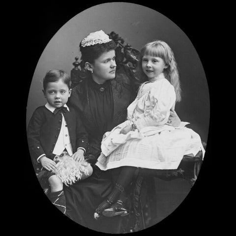 Princess Helen, Duchess of Albany with her children NPG x3619