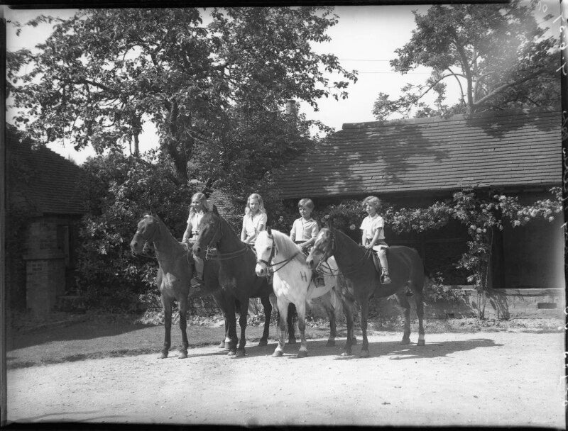 Asthore sheena hilleary (née mackintosh); vora june shaw stewart (née mackintosh); (christopher) douglas mackintosh; jane mairi margaret whiteley (née drummond hay) npg x37167