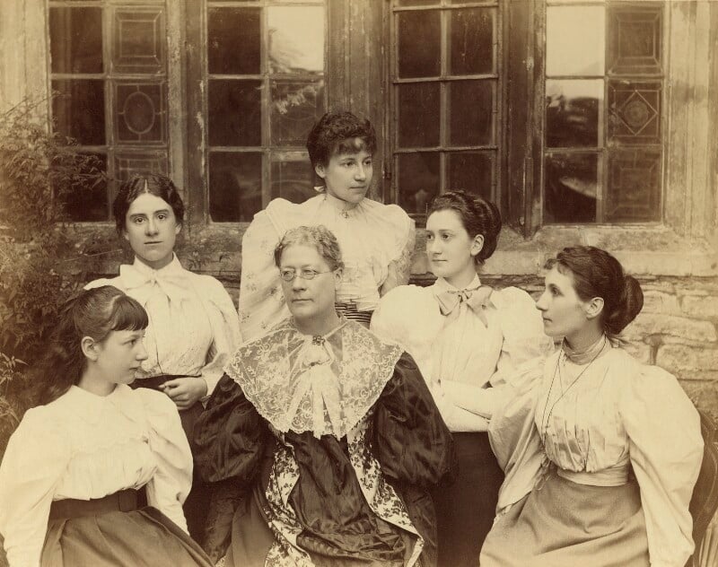 Lady strachey and daughters npg x13111