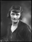 Moyna Macgill (Charlotte Lillian McIldowie) NPG x123058