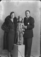 Sally Pearson (née Cooper); Dame Gladys Cooper; Sir Gerald Du Maurier NPG x26774