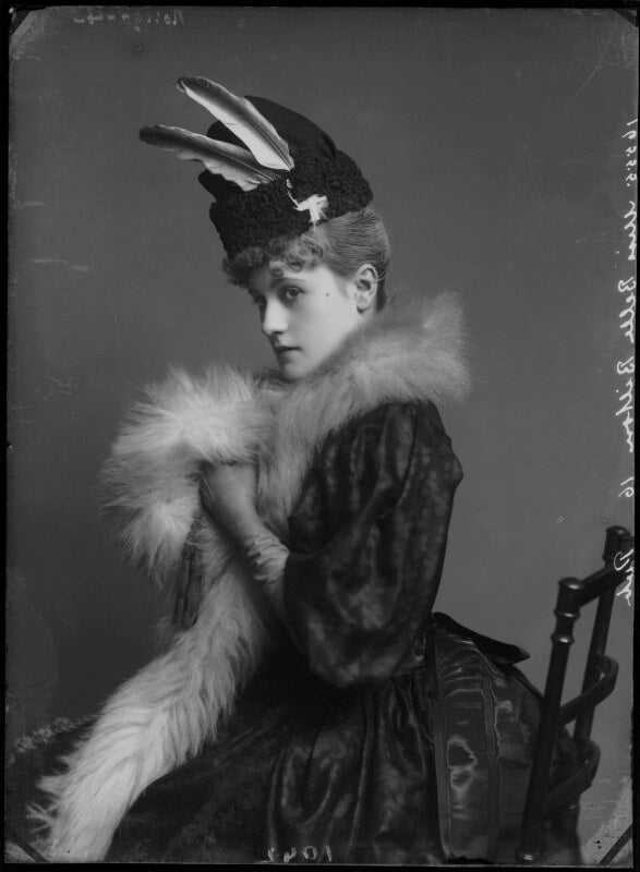 Belle bilton npg x96535