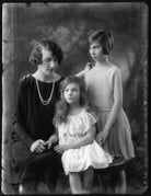 Hon. Mrs Butler-Henderson with her daughters NPG x123619