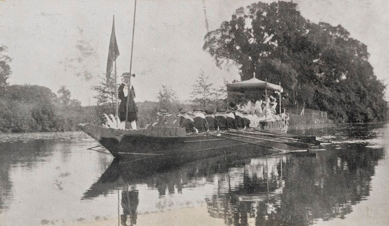 Mrs h. batchelor as queen elizabeth i in her state barge and others at the warwick pageant npg p1700(85e)