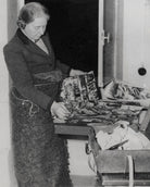 Laura Knight NPG x137008