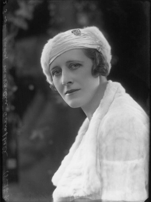 Dorothy emily evelyn (née whittall), lady campbell npg x31239