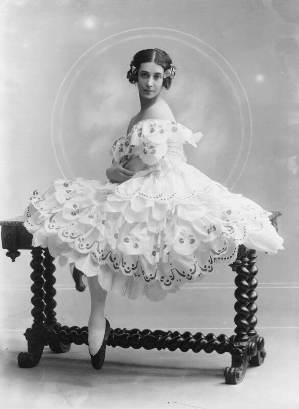 Tamara karsavina as columbine in 'carnaval' npg x16766