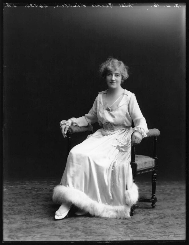 Gracie sinclaire npg x103540