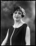 Marquise Nora Vivien de Châteaubrun (née Lynch) NPG x158423