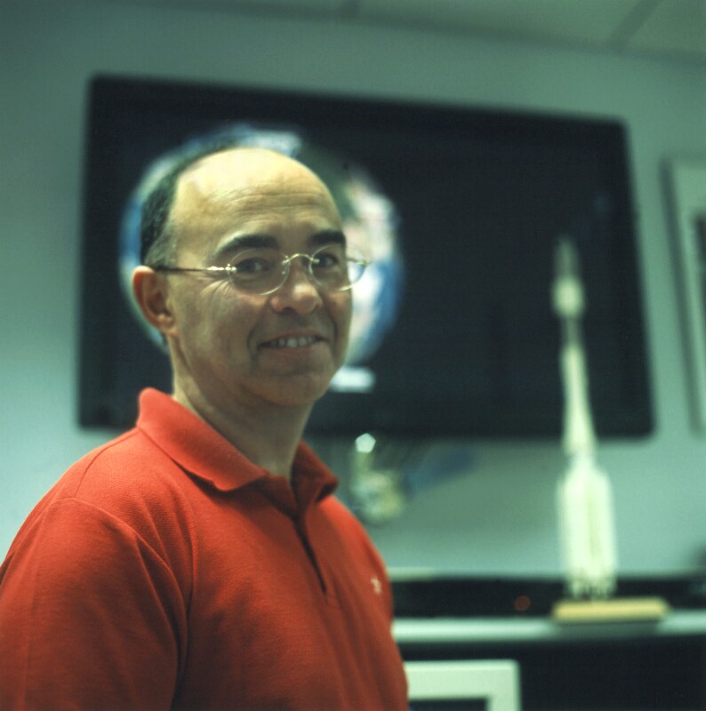 Sir martin nicholas sweeting npg x126361