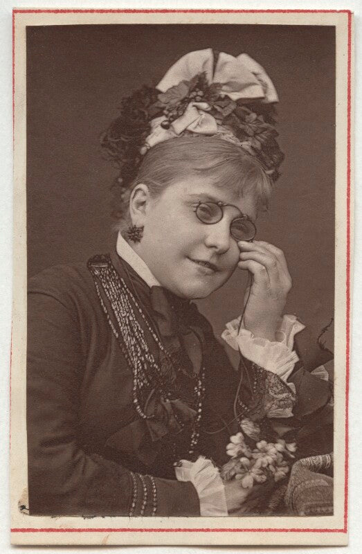 Angelina claude npg ax7658