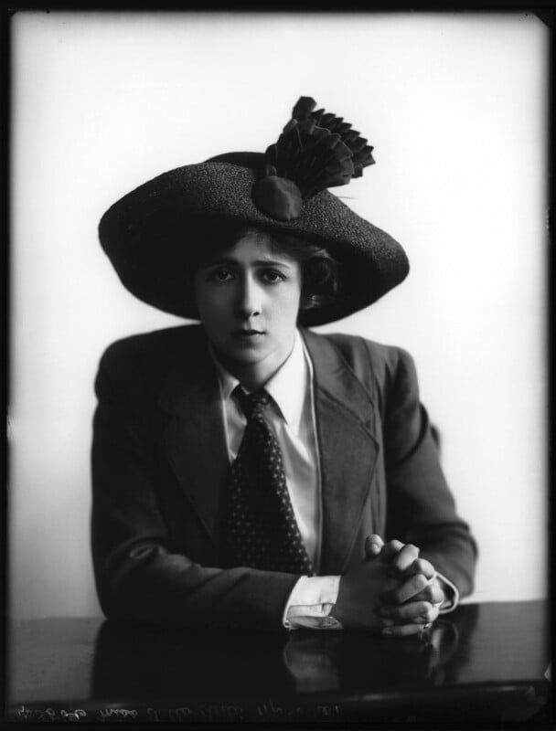 Valli valli (née valli knust) npg x101925