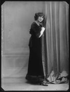 Julia James NPG x101954