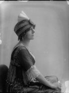 Violet Vanbrugh (Violet Augusta Mary Barnes) NPG x34380