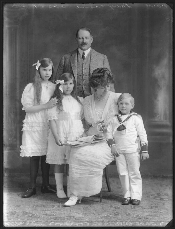 Dorina parsons; renée williams bulkeley; sir thomas neave, 5th bt; lady dorina neave; sir arundell neave, 6th bt npg x78745