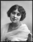 Vivien Maxwell NPG x101752