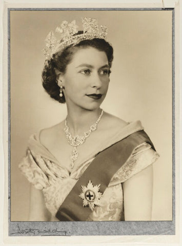 Queen Elizabeth II NPG x34854