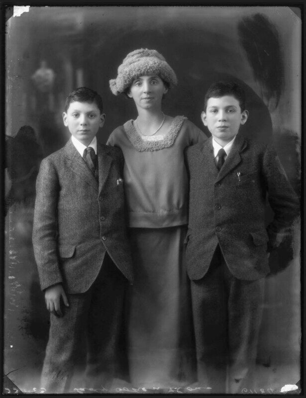 Stephen behrens cohen; hannah mildred ('nina') (née behrens), lady cohen; nigel benjamin cohen npg x122255