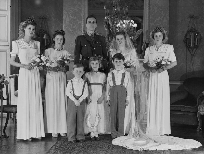 The wedding of malcolm grane ludovico martin de munthe and ann felicity de munthe (née rea), with others npg x178967