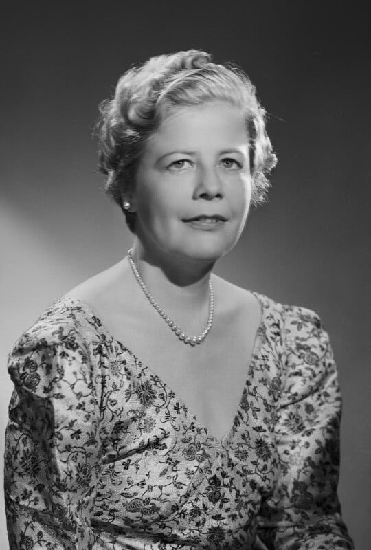 Doris ellaline (née head), lady kinloch npg x71095