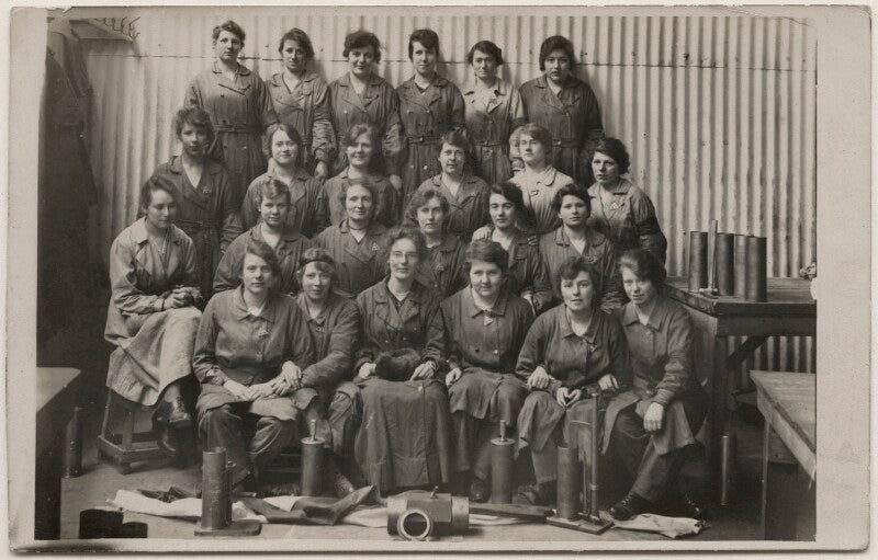 Munitions workers (24 unknown women) npg x198211