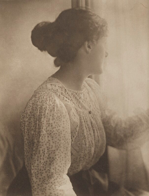 Sylvia jocelyn llewelyn davies (née du maurier) npg ax45617
