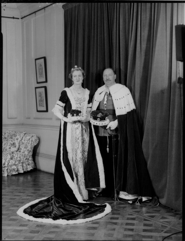 Sylvia gwendoline eva (née maitland), baroness carew; sir william francis connolly carew, 6th bt npg x129351